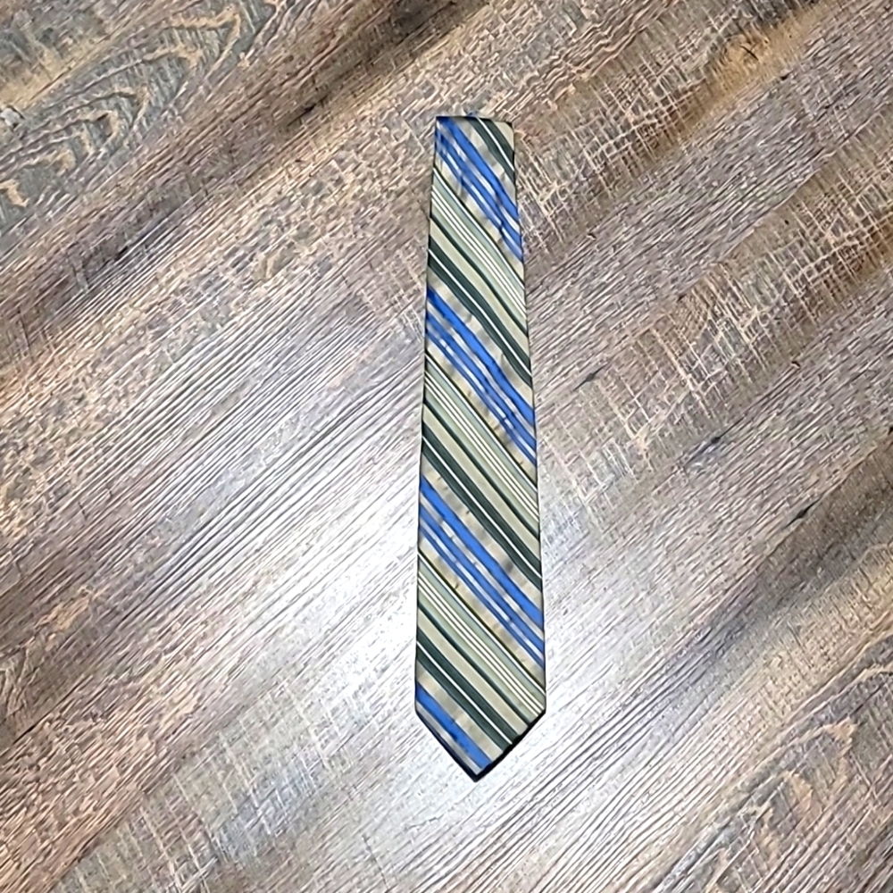 Gently Loved men's 100% silk tie by LINEAGE great balance of Blues and greens